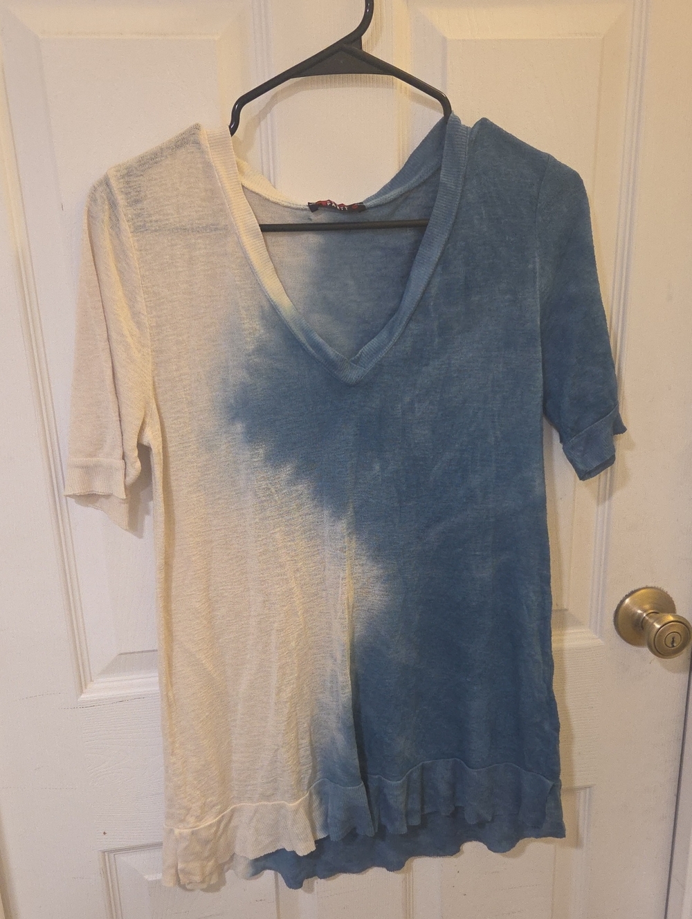 T Party Fashion Blue and Cream Dip-Dye V-Neck Light Weight  Top